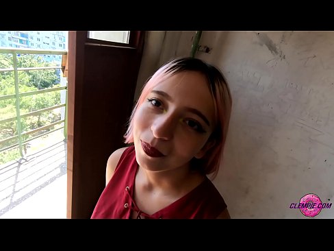 ❤️ دانش آموز حسی یک غریبه را در بیرون می مکد - تقدیر روی صورتش پورنو در fa.sex00.top